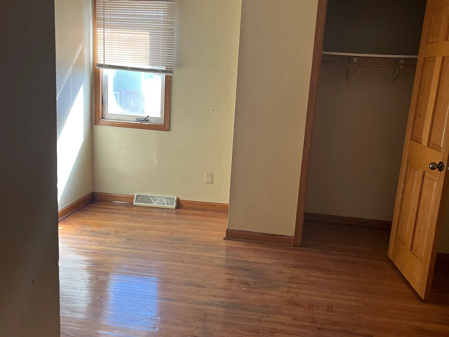 4 bed, 1.5 bath, 1500 sqft, $2,500 — Photo 2