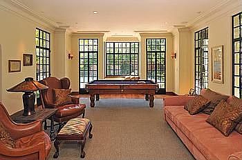 4th image of 557 E Crescent Dr