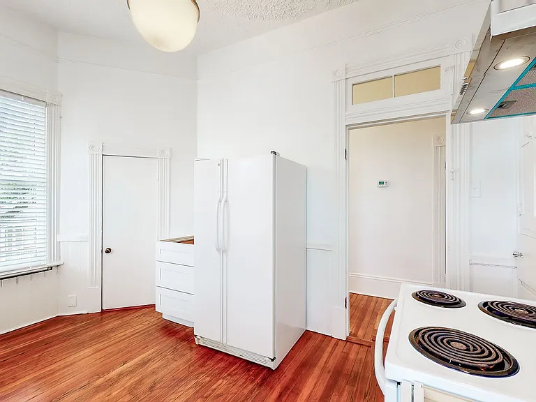 123 W 41st St — Photo 14