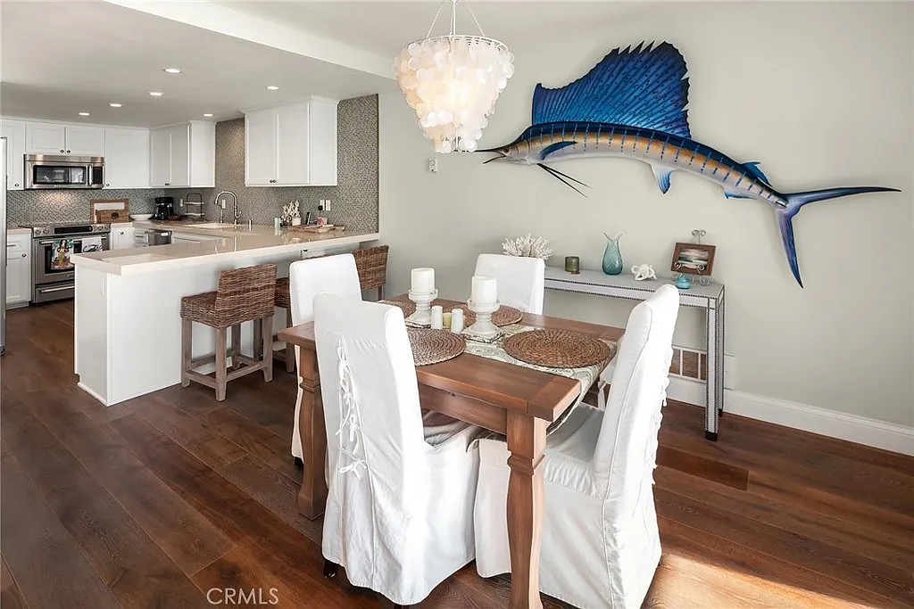 2 bed, 2.5 bath, 1375 sqft, $7,000 — Photo 3