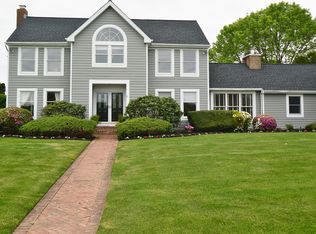 11 Manorage Rd, Manorville, NY 11949