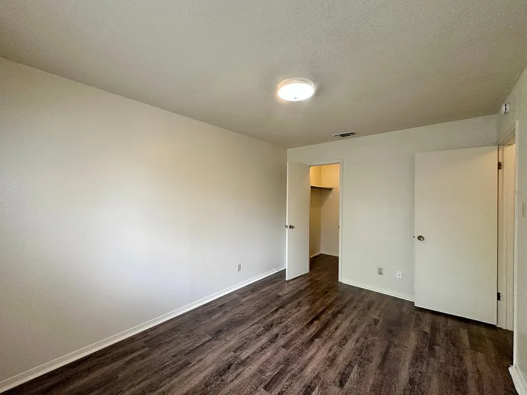 2104 N WS Young Dr — Photo 30