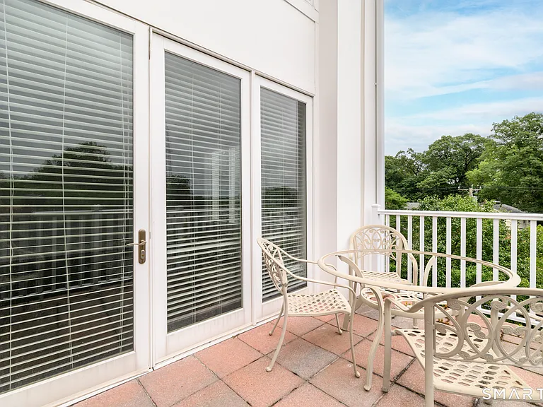 77 Havemeyer Ln #303 — Photo 4