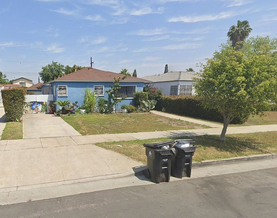 1st image of 817 E 115th St