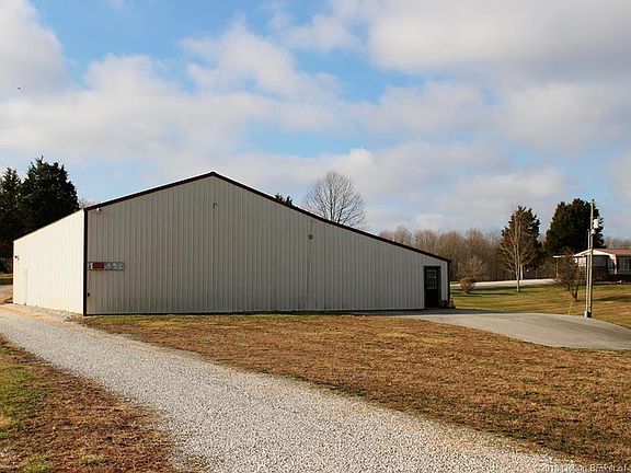 3rd image of 2096 W Vincennes Trl
