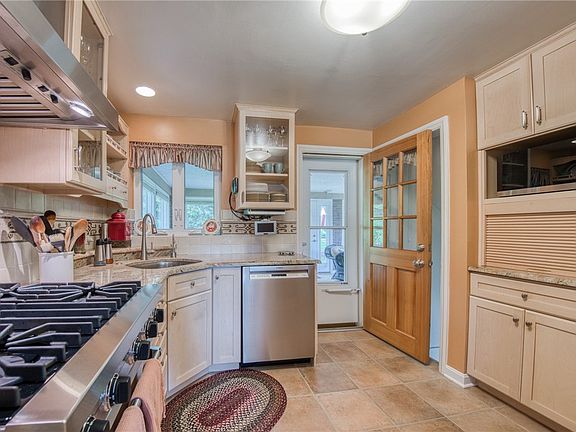5th image of 2808 Phillips Ave