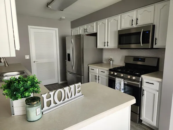 2276 Scott Ln, Aurora, IL 60502