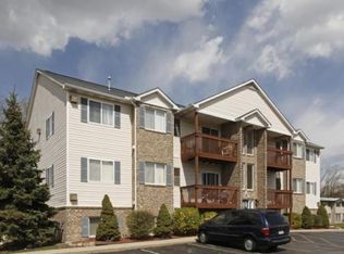 3670 S John Hix Rd APT 11, Wayne, MI 48184