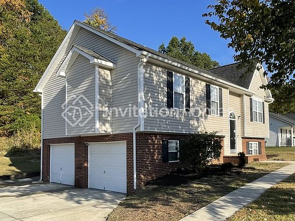2nd image of 140 Autumn Woods Blvd