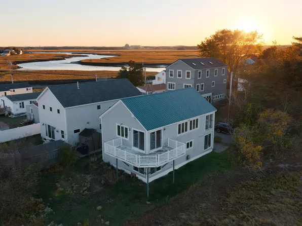 16 Bruce Street, Hampton, NH 03842