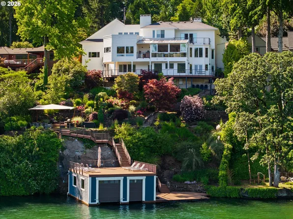 2470 Summit Ct, Lake Oswego, OR 97034