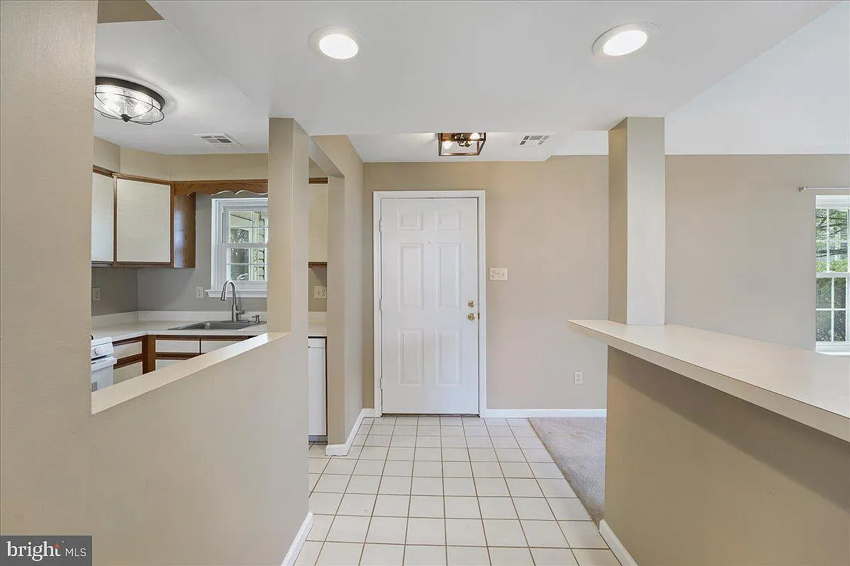 2 bed, 2.0 bath, 1068 sqft, $2,200 — Photo 3