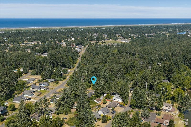 4th image of 422 430 Mud Hen Loop SE