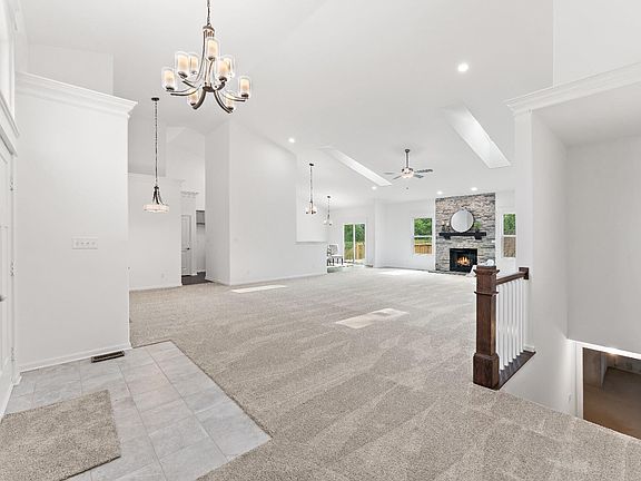 5th image of 4004 Crown Dr