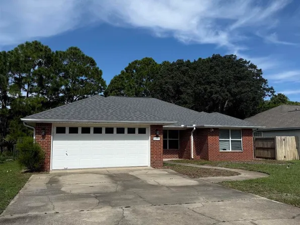 2033 Shadow Lake Dr, Gulf Breeze, FL 32563