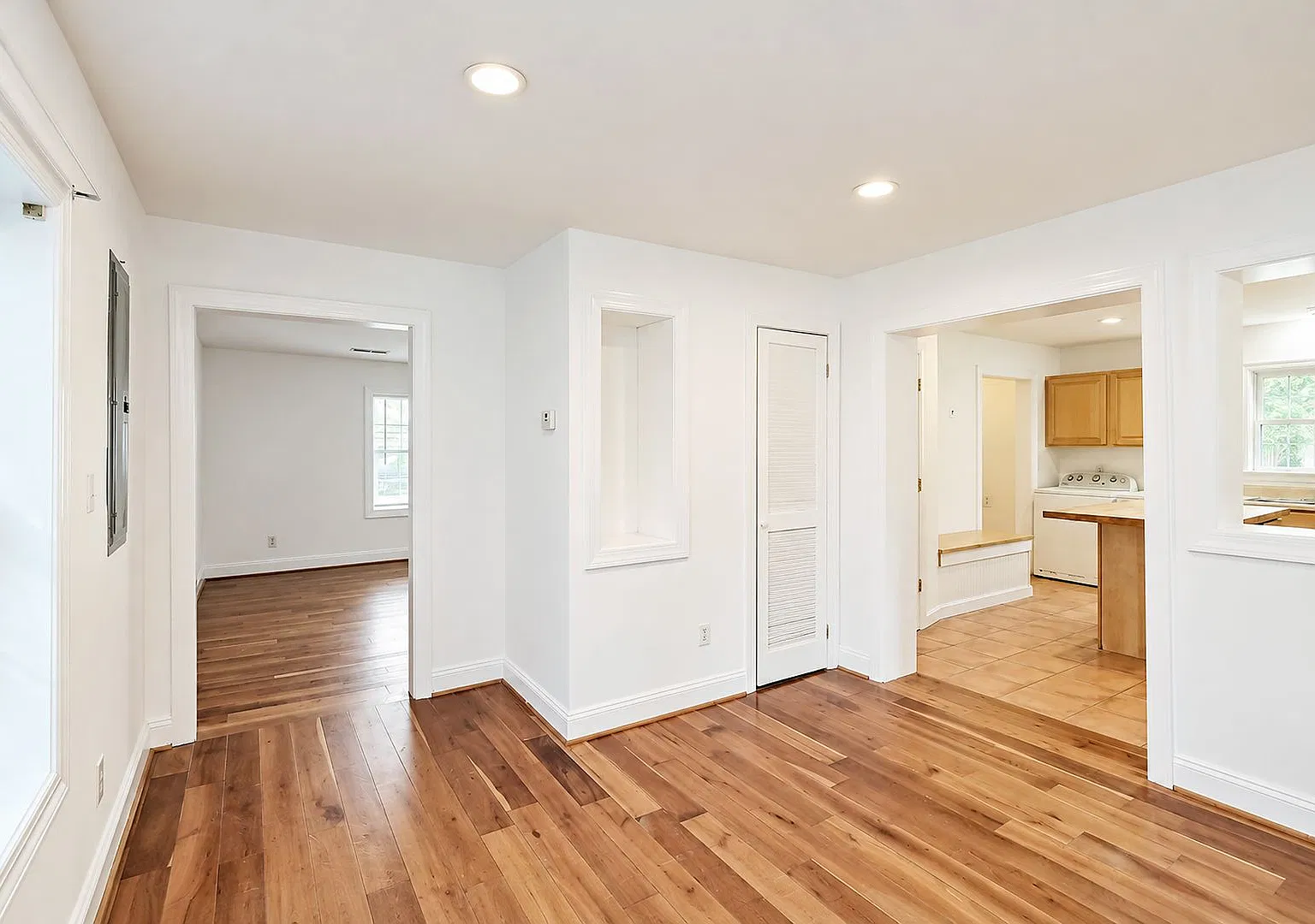 Charming Pet-Friendly Home Near The Dairy Market — Photo 4