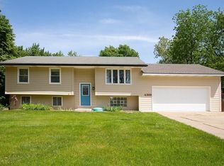 4369 Oakcreek Dr, Norwalk, IA 50211
