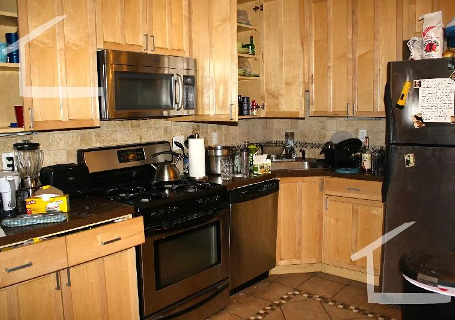 Nicely renovated 4 bed unit near BU and the Green Line. — Photo 2