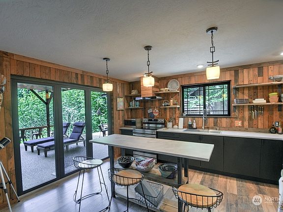 2nd image of 61 E Wynoochee Drive