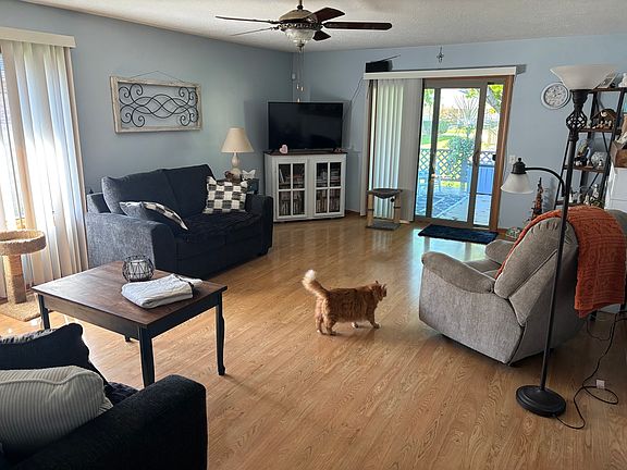 3rd image of 831 Deerpath Ln
