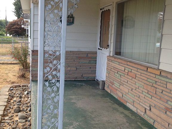 2nd image of 1514 W Young St