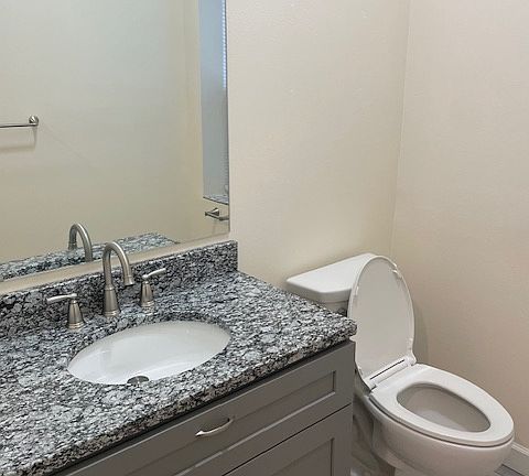 3rd image of 2649 S Kinnickinnic Ave #2