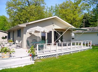 2570 N Peterson Beach Dr, Pinconning, MI 48650