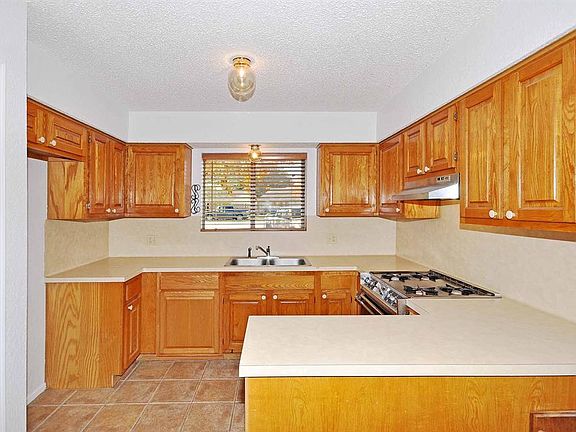 4th image of 10 Columbella St