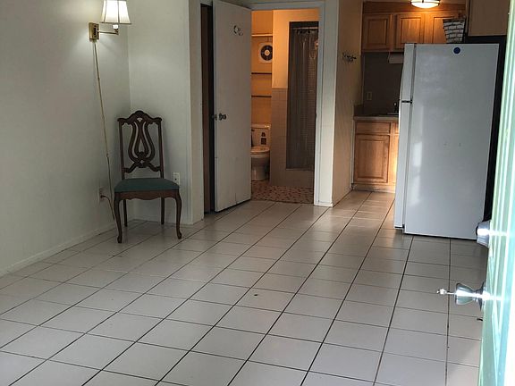 4th image of 406 N Church St #A