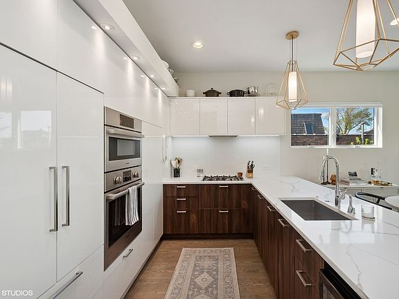 4th image of 1057 N Paulina St #3