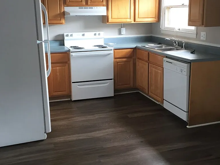 1515 Lincolnshire Dr — Photo 32