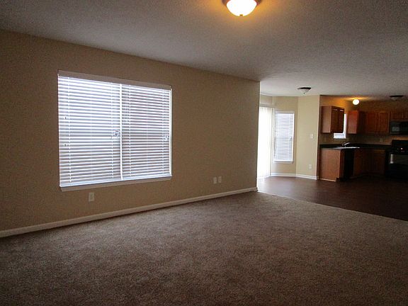 3rd image of 941 Yellowwood Dr