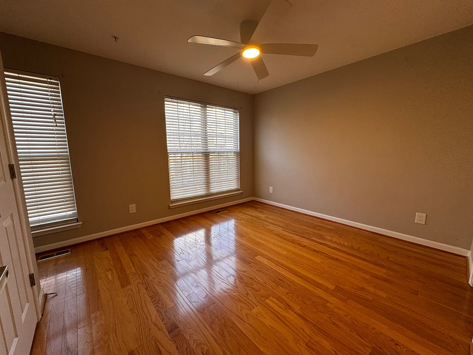 2 bed, 1280 sqft, $2,700 — Photo 4