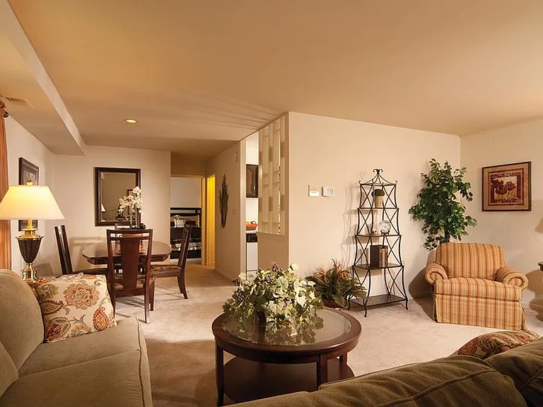 Queen's Purchase Apartments — Photo 1