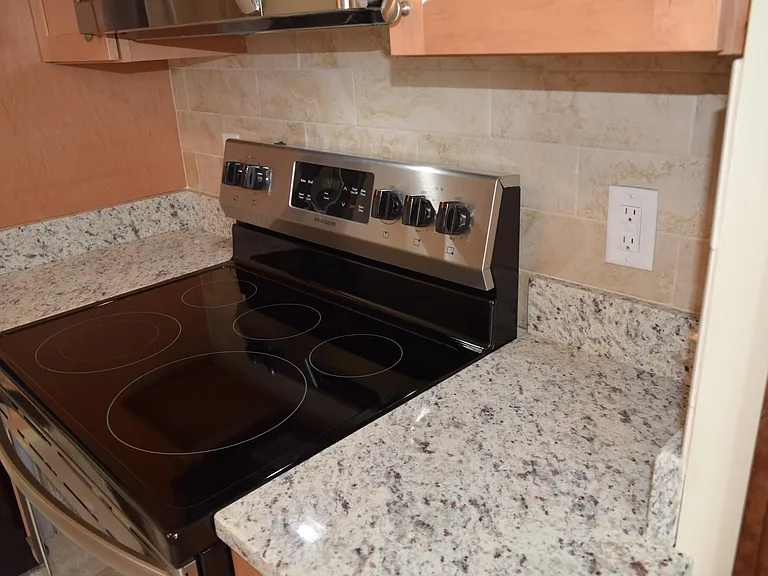 2459 Medford St — Photo 24