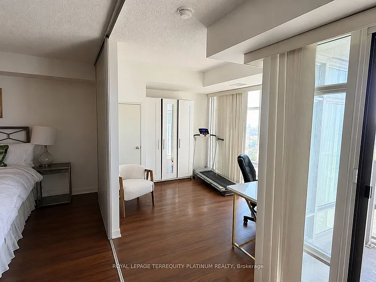 2191 Yonge St #2703 — Photo 4