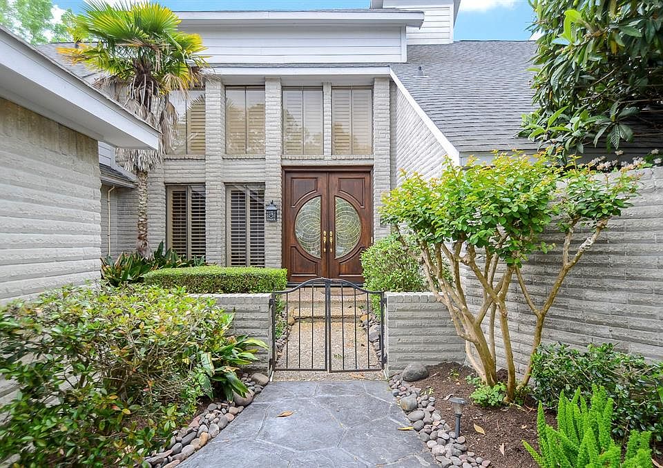 1st image of 20007 Pinehurst Place Dr