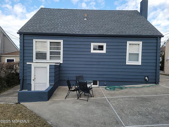 4th image of 396 Van Bussum Ave