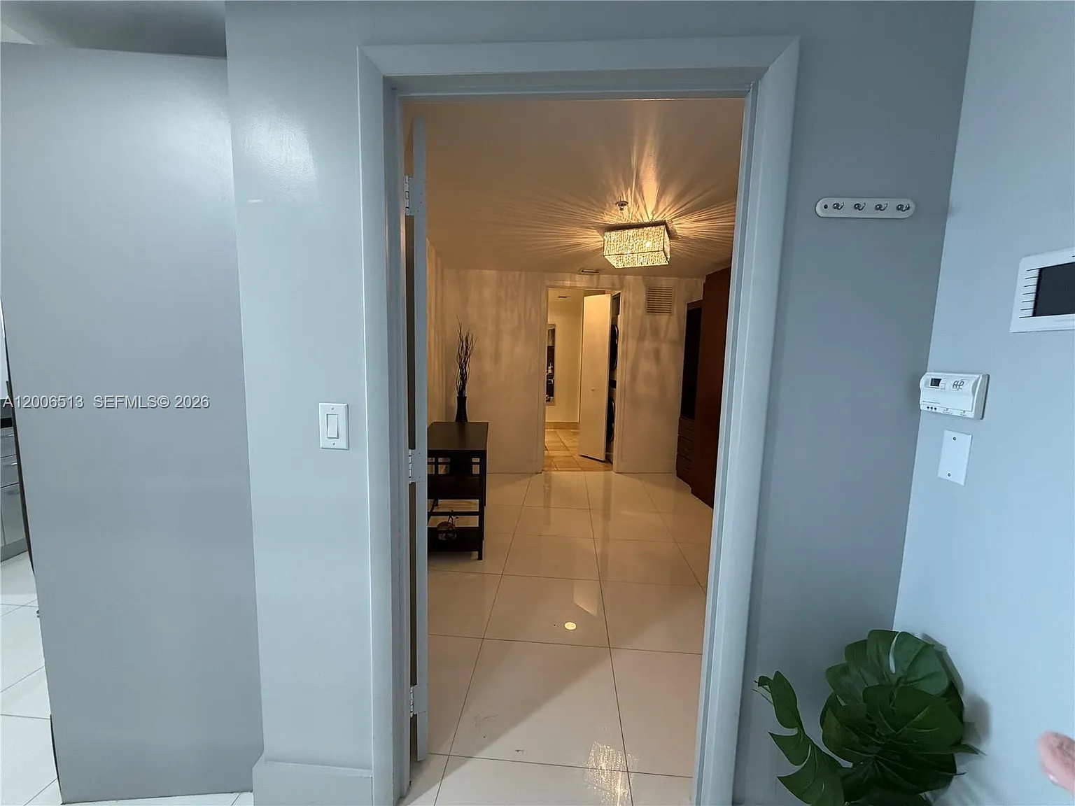 Trump Royale Condo — Photo 4