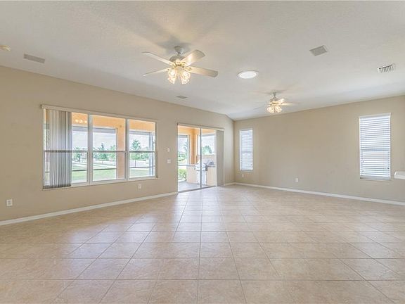 5th image of 1105 Emerald Dunes Dr