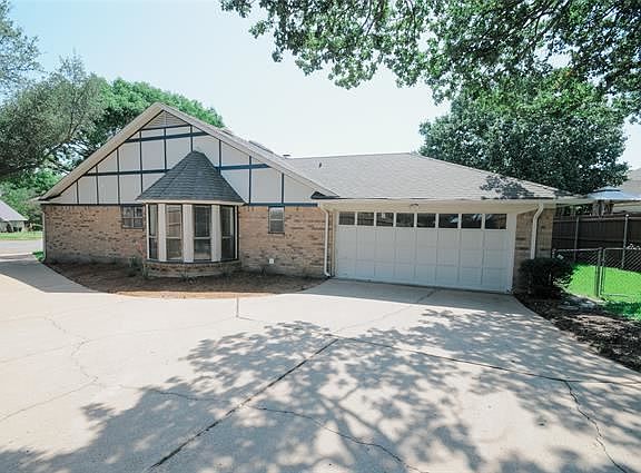 4th image of 1004 Michael Sean Ct