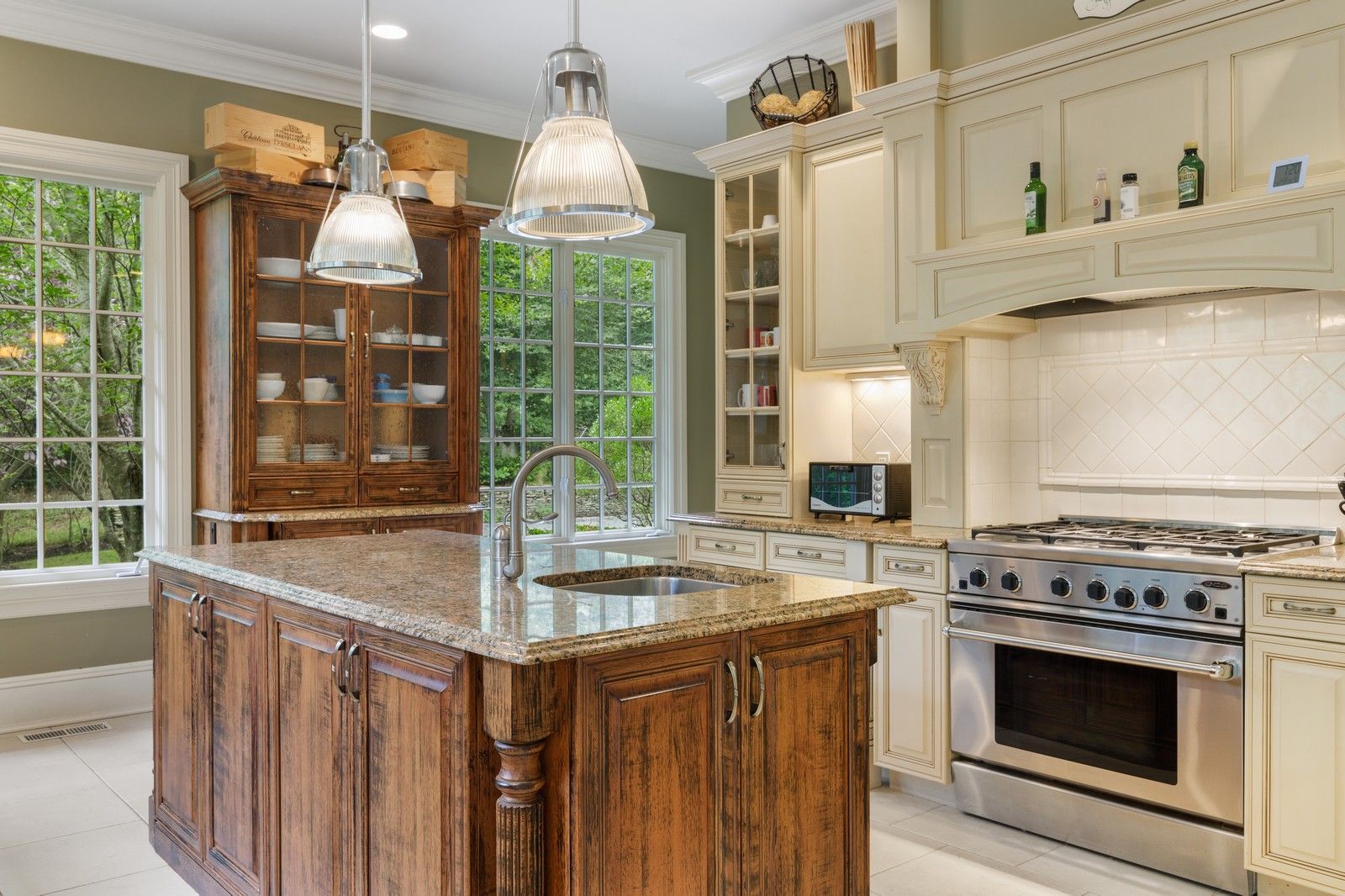  WITH GAS STOVE
