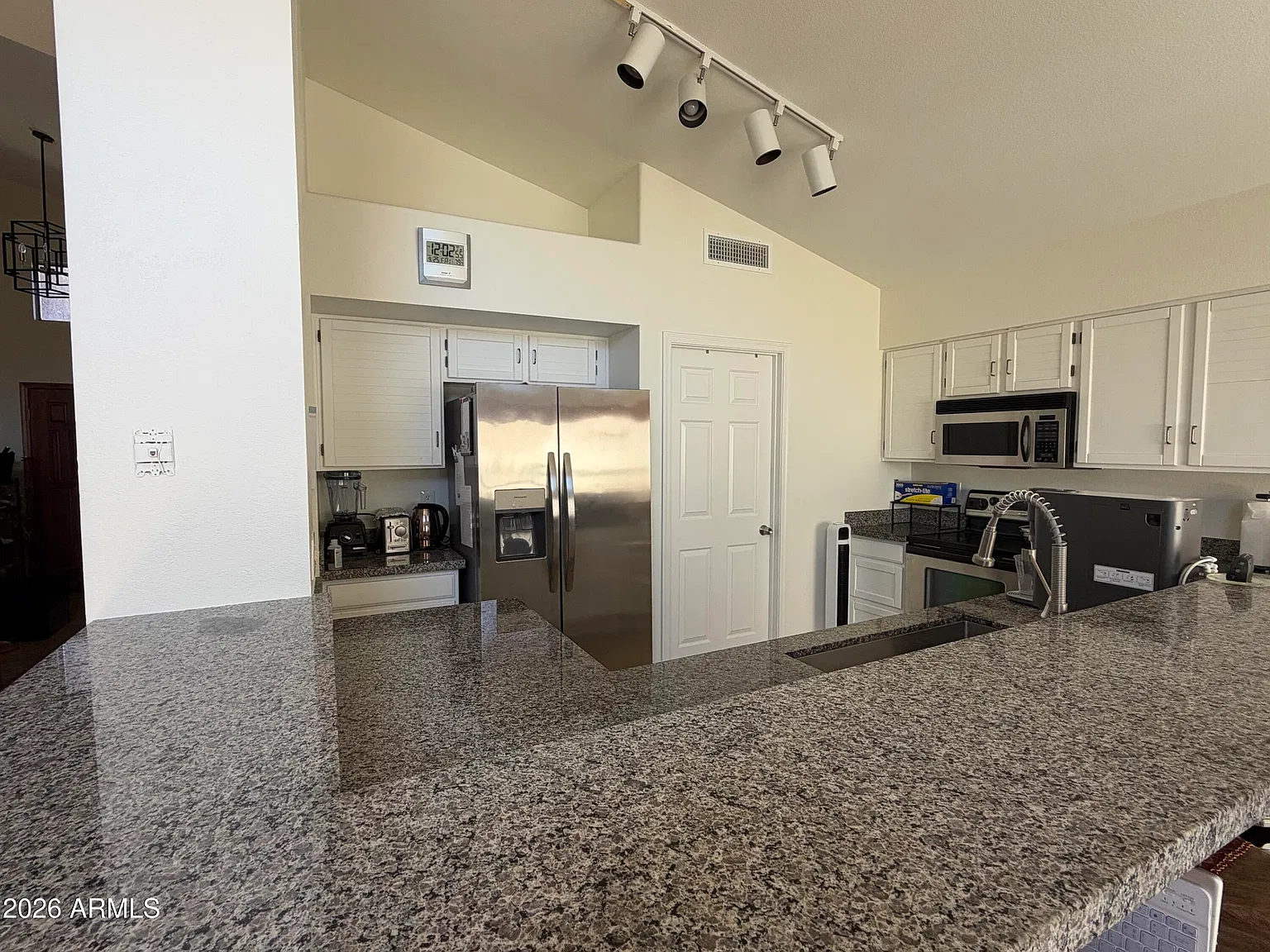 4 bed, 2.5 bath, 2639 sqft, $3,995 — Photo 4