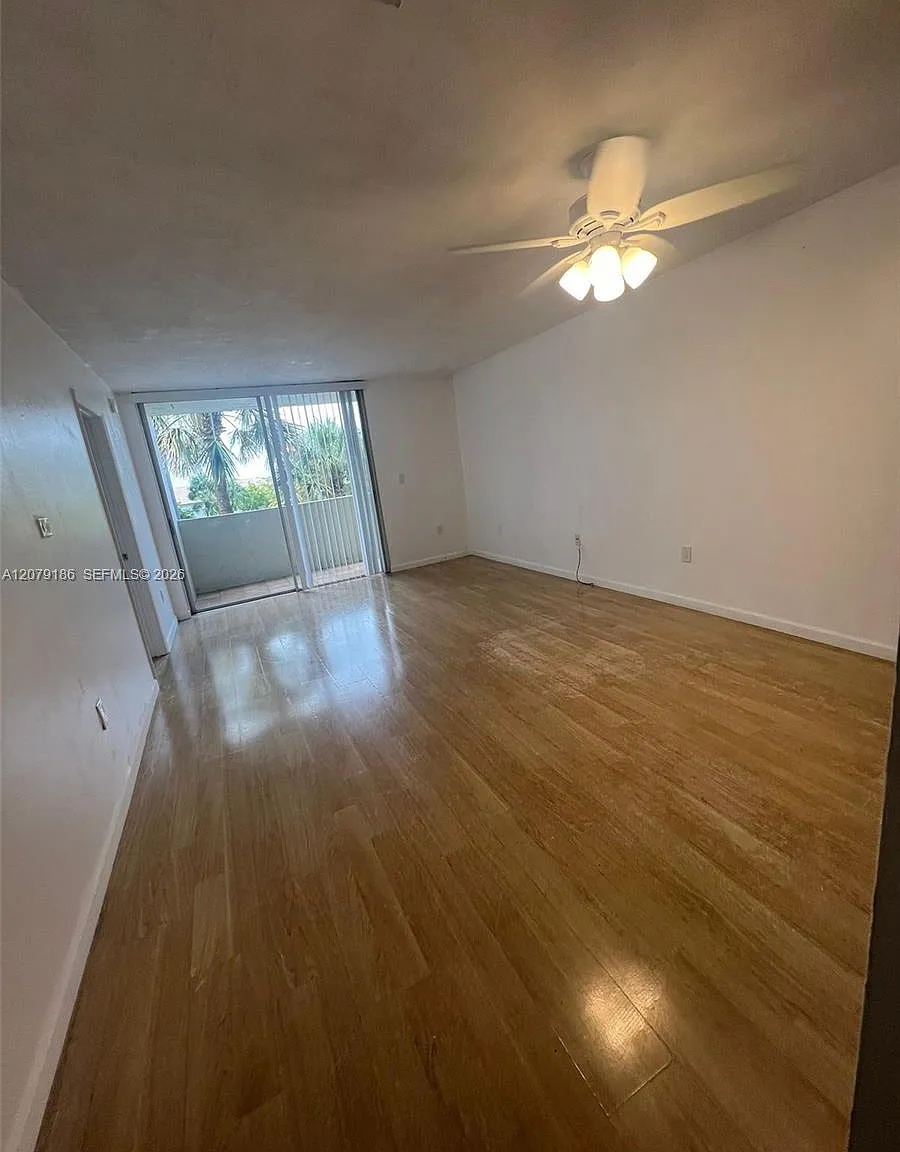 Samari Lake East Condo — Photo 4