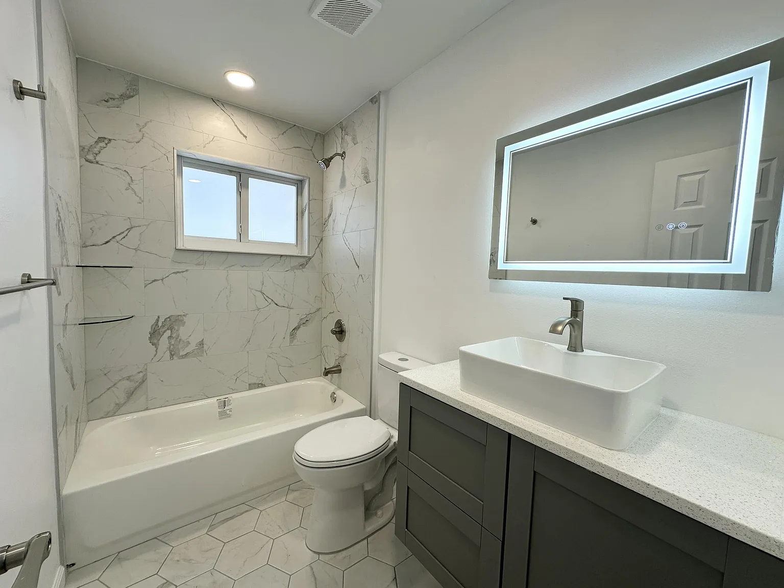 3 bed, 2.0 bath, 1344 sqft, $2,600 — Photo 2