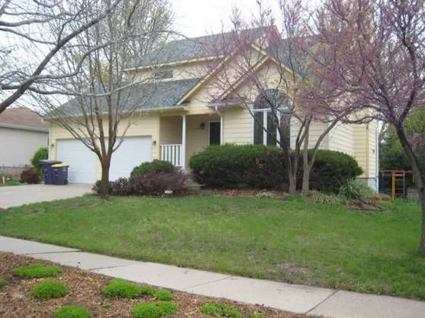 3304 Effingham St, Manhattan, KS 66503