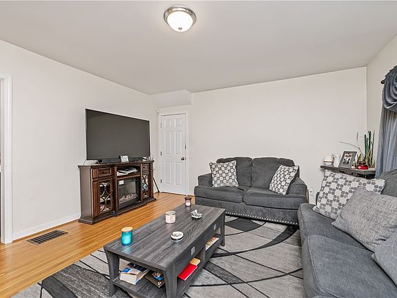 5th image of 790 Thurston Rd