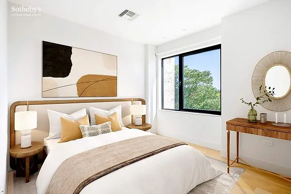 Rented by Sotheby's International Realty | media 22