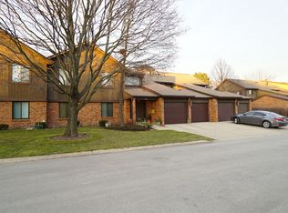 23 Creekside Cir APT D, Elgin, IL 60123