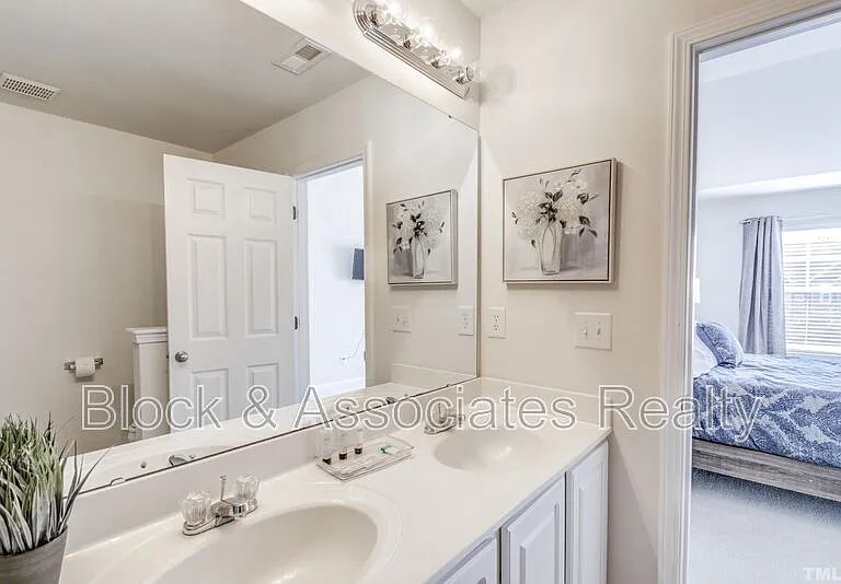 708 Mardonie Reach Ln — Photo 17